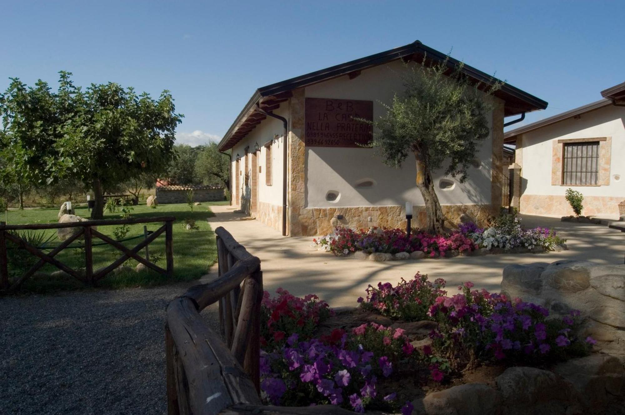 Hotel La Casa Nella Prateria Altomonte Exterior foto